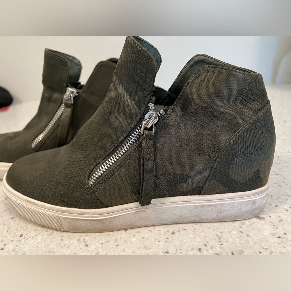 Ankle shoe/boots Camouflage color